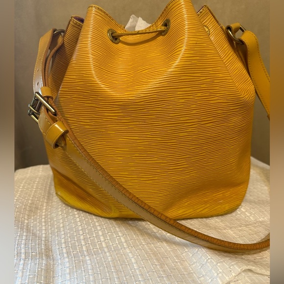 SOLD Louis Vuitton Epi Noe - Picture 2 of 11